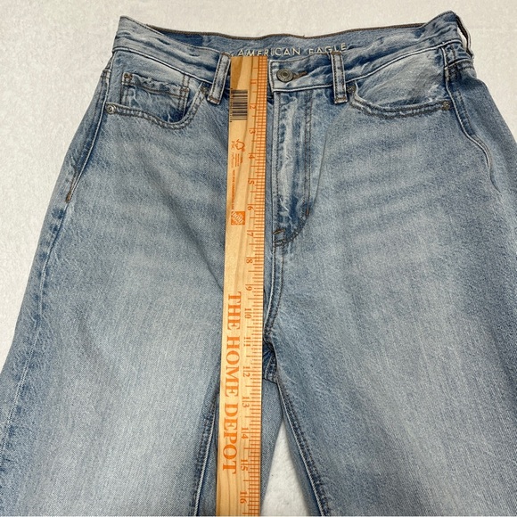 American Eagle Women's Jeans Distressed Relaxed Mom Light Wash Size 2 - Picture 15 of 16